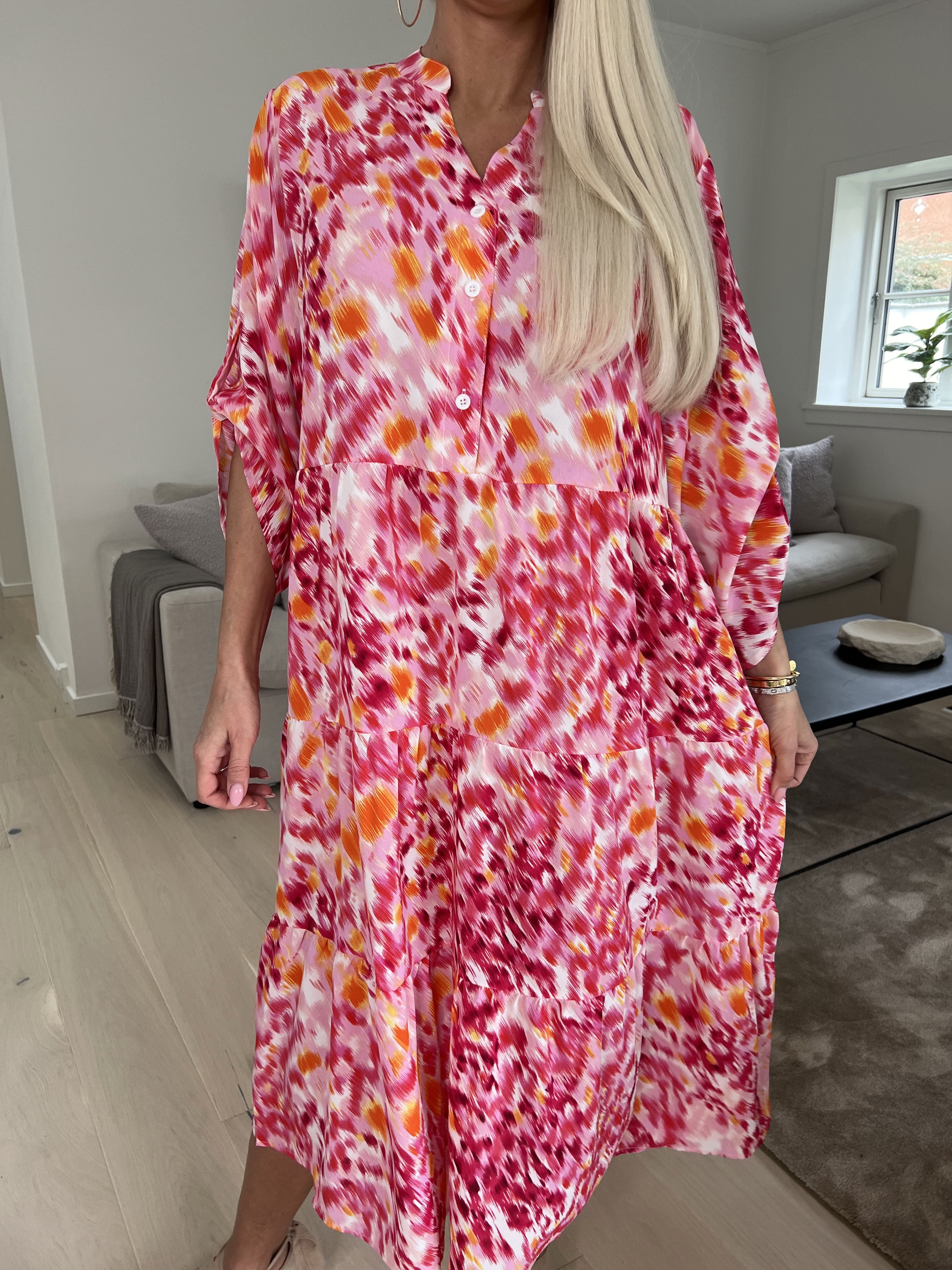 Simone - Sød kjole i flerefarvet print